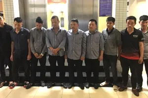 Bắt khẩn cấp 9 người về hành vi cưỡng đoạt tài sản