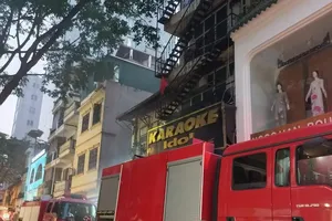 Đang dừng hoạt động để khắc phục về phòng cháy, quán karaoke vẫn xảy ra hỏa hoạn