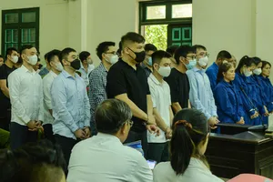 53 người bắt tay viết phần mềm, vận hành game đánh bài