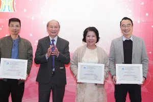 Báo Sài Gòn Giải Phóng đoạt giải C bìa báo Tết tại Hội báo Xuân Ất Tỵ - Hà Nội 2025