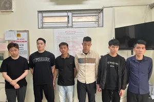 Khởi tố 9 đối tượng bán thuốc hỗ trợ sinh lý và đại tràng giả