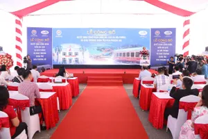 Khai trương đoàn tàu chất lượng cao “Hoa Phượng Đỏ” đến với Hải Phòng