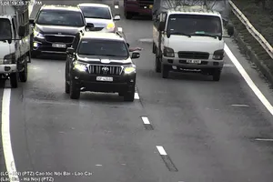 Khởi tố tài xế xe con chèn ép 2 xe tải trên đường cao tốc