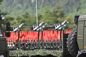 Ngắm loạt xe tăng, tên lửa, UAV xuất hiện trong buổi tổng hợp luyện diễu binh, diễu hành
