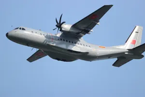 Đội hình máy bay vận tải sẵn sàng bay biểu diễn trên bầu trời Thủ đô 