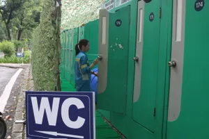 Hà Nội lắp hơn 1.000 nhà vệ sinh công cộng phục vụ người dân xem diễu binh, diễu hành
