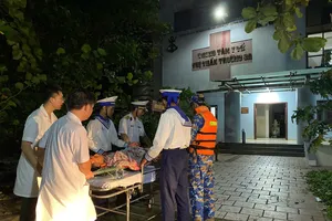 Bệnh xá Trường Sa kịp thời tiếp nhận ngư dân liệt tứ chi, khó thở
