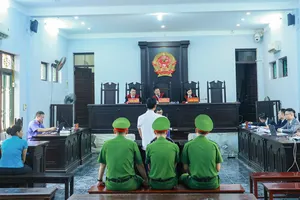 Quang cảnh phiên tòa