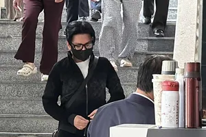 Ca sĩ Vũ Hà xuất hiện với tư cách là bị cáo trong vụ án đánh bạc tại Khách sạn Pullman