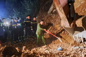 Tìm thấy nạn nhân thứ 3 trong vụ sạt lở đá ở Quốc lộ 6