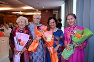 Tặng quà cho 130 người có công với cách mạng tiêu biểu