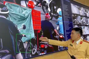 Trung tâm thông tin chỉ huy Công an TP Hà Nội phát hiện phương tiện vi phạm qua hệ thống giám sát
