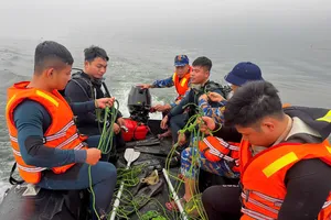 Tìm thấy 5 thi thể trong vụ lật tàu ở hồ Thác Bà