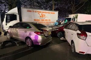 Hà Nội: Tài xế ô tô con gây tai nạn liên hoàn có nồng độ cồn