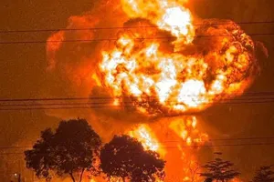 Cháy lớn kho xưởng chứa sơn và dung môi ở Đông Anh, Hà Nội