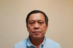 Thu giữ nhiều phong bì đề tên doanh nghiệp trong phòng cựu Thứ trưởng Nguyễn Bá Hoan