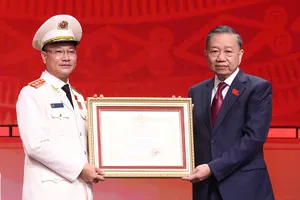 Lực lượng An ninh nhân dân đón nhận Huân chương Sao Vàng lần thứ tư