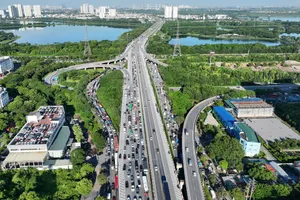 Phân luồng giao thông trên cao tốc Pháp Vân - Cao Bồ khi ùn tắc