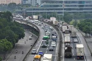 Hà Nội: Lưu lượng phương tiện tăng cao trong ngày đầu nghỉ lễ