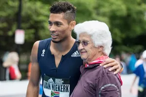 Wayde van Niekerk và HLV "lão bà" Ans Botha