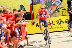 Chris Froome tiếp tục thể hiện sức mạnh.