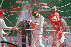 Đăng quang ở Italia, Hamilton lật ngược thế cờ