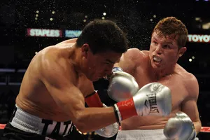 Canelo Alvarez (phải) muốn thắng knock-out Gennady Golovkin