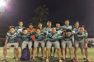 Nước Đá FC xuôi ngược hàng trăm cây số từ Bình Dương lên Sài Gòn để thỏa đam mê