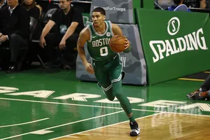Bóng rổ NBA: Không có Irving, Celtics vẫn thắng