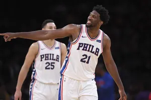 Joel Embiid tỏa sáng