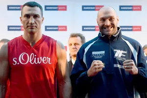Tyson Fury (phải) trước trận đấu với Vladimir Klitschko hồi năm 2015