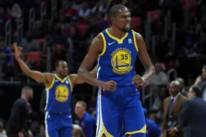 Kevin Durant đi vào lịch sử