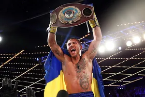 Lomachenko bảo vệ thành công đai dưới nhẹ của WBO