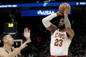 LeBron James và pha ghi điểm đi vào lịch sử