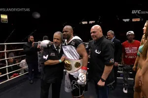 Roy Jones Jr thắng trận đấu cuối cùng