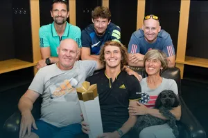 Zverev (ở giữa hàng dưới) và Ferrero (ở giữa hàng trên) đã chia tay