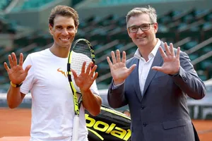Rafael Nadal (phải) sẽ đổi thanh bảo kiếm "Thập toàn, thập mỹ" ở Acapulco