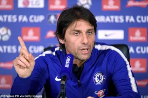 Conte muốn Chelsea cố gắng thắng Leicester