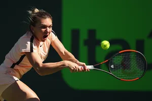 Simona Halep chật vật vượt qua Océane Dodin