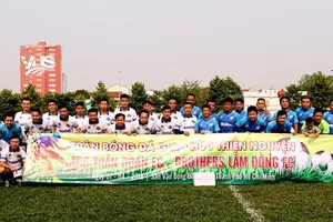 Các cầu thủ tham gia trận đấu thiện nguyện