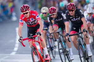 Chris Froome (trái) ở Vuelta 2017