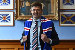Steven Gerrard: Trở thành HLV Rangers, đấu với thầy cũ Rodgers