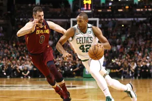 Al Horford đi bóng dũng mãnh