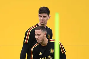 Eden Hazard và Thibaut Courtois