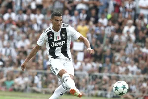 Ronaldo ghi bàn đầu tiên cho Juve sau khi chọc thủng lưới... Juve