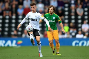 Mason Mount (trái) - lá bài tẩy của Lampard ở Derby County