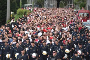 Hơn 10.000 CĐV Red Star trên đường phố Salzburg