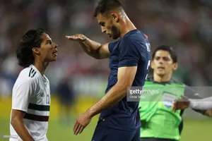 Matt Miazga chế nhạo chiều cao của đối thủ