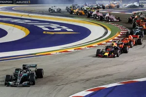 Hamilton và... phần còn lại của thế giới