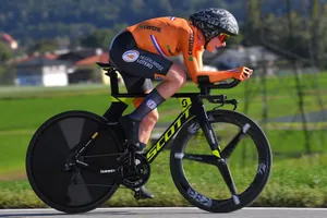 Annnemiek van Vleuten trên đường đua